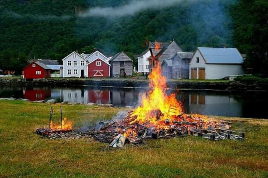Kvammehuset Pa Gamle Laerdalsoyri Villa Buitenkant foto
