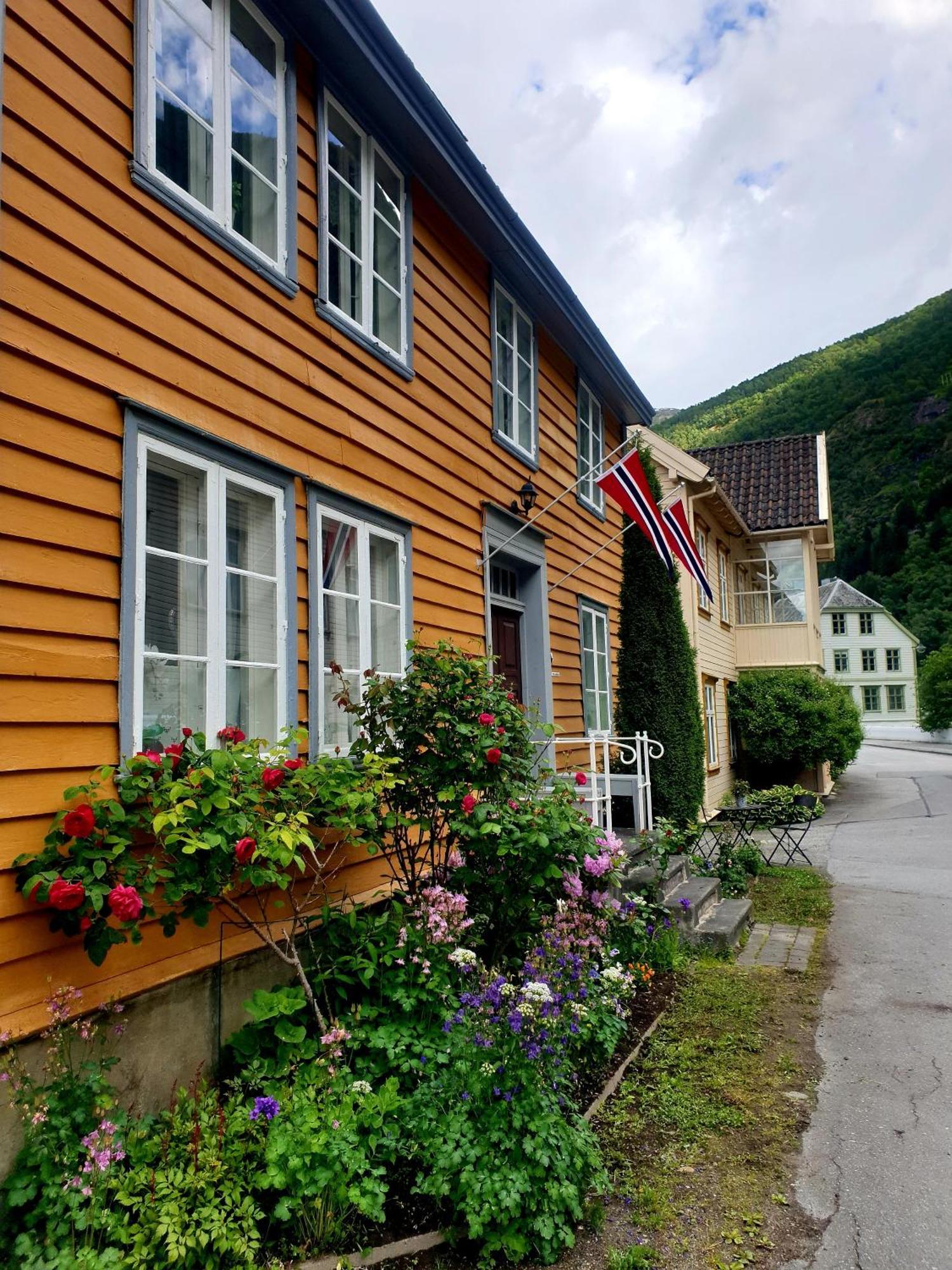 Kvammehuset Pa Gamle Laerdalsoyri Villa Buitenkant foto